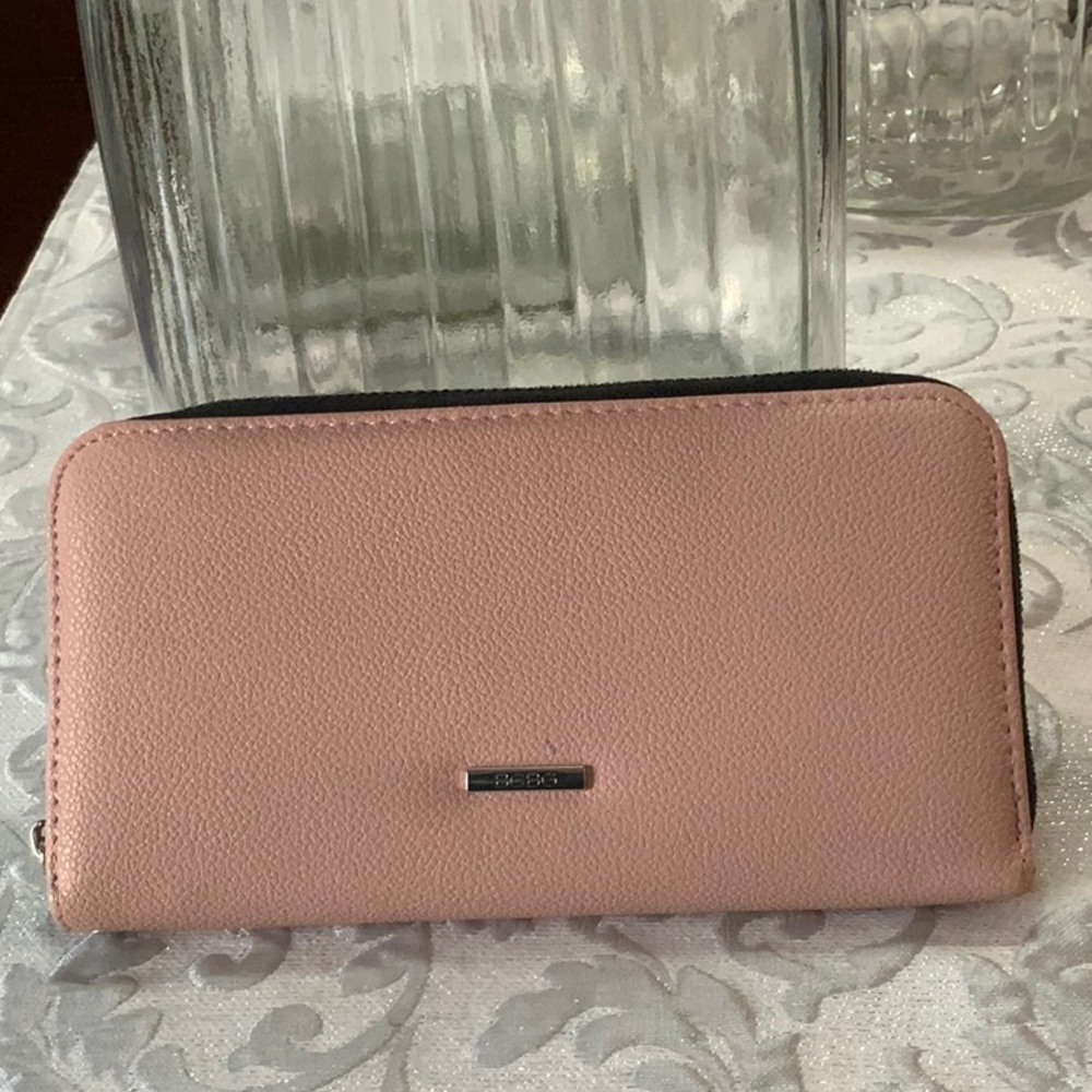 BCBG Zip Wallet EUC